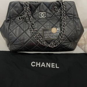 AUTHENTIC CHANEL Cavier Quilted Shoulder Bag with Metallic Chain